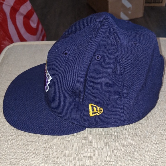 New Era LA Lakers Fitted Hat - Picture 2 of 4
